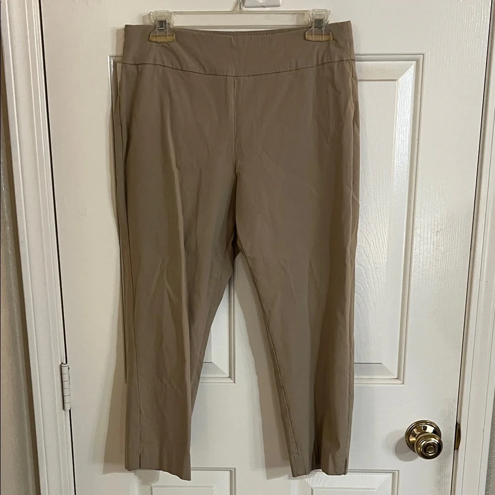 Women’s’ Khaki Capri Pants - Picture 1 of 5